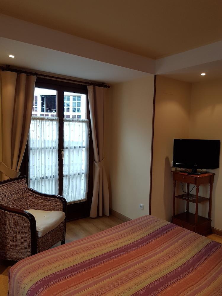 Hotel Rural La Plaza Caso Exterior photo