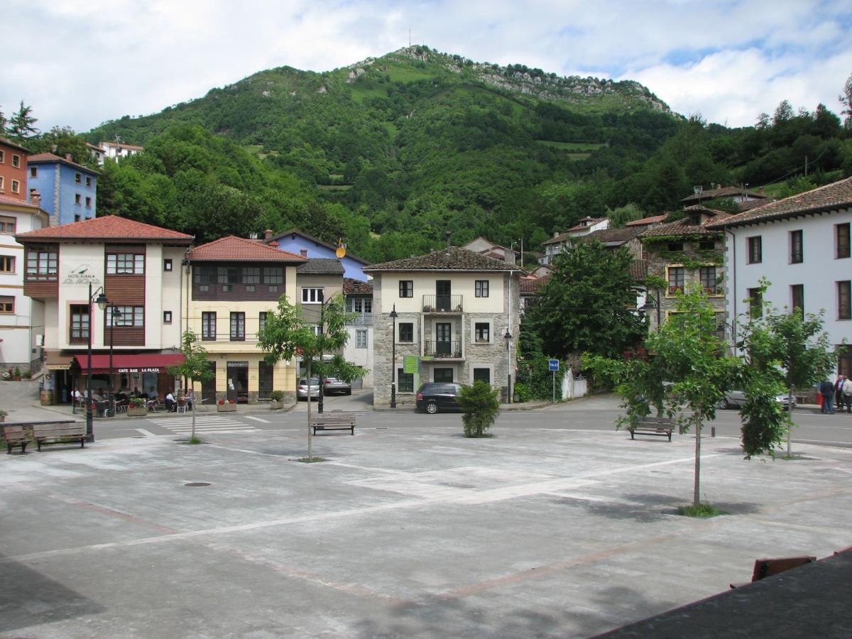 Hotel Rural La Plaza Caso Exterior photo
