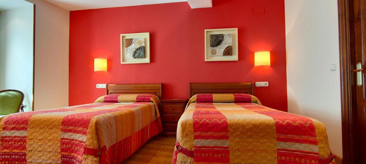 Hotel Rural La Plaza Caso Exterior photo
