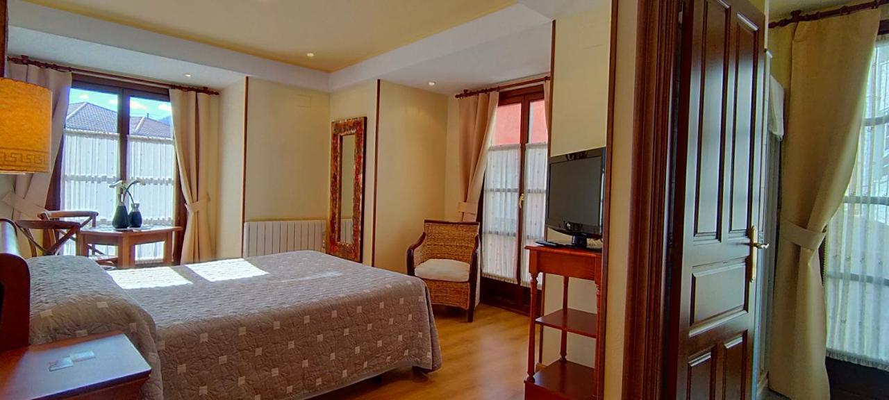 Hotel Rural La Plaza Caso Exterior photo