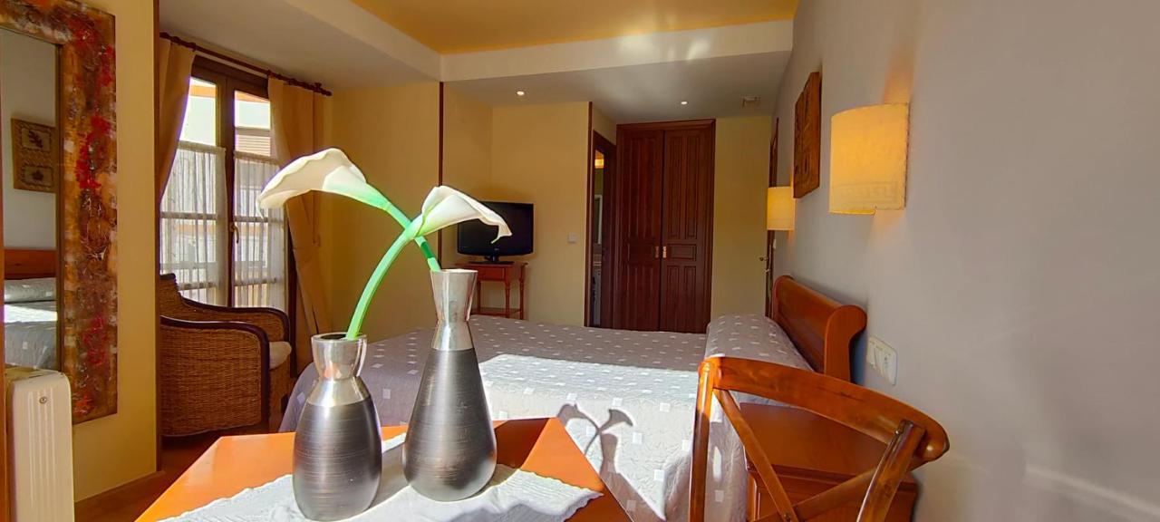 Hotel Rural La Plaza Caso Exterior photo