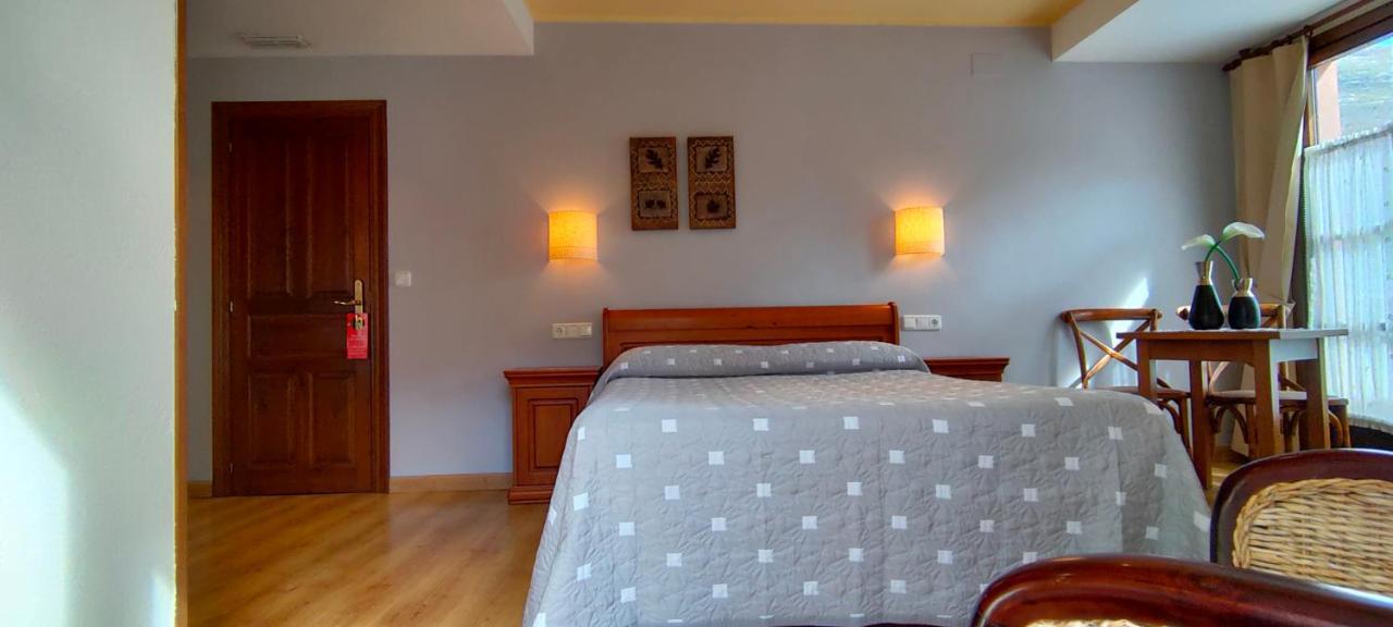 Hotel Rural La Plaza Caso Exterior photo